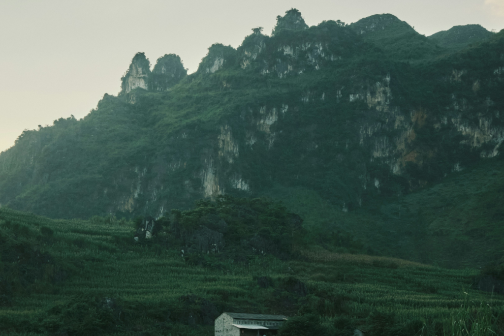 peaks and valleys in Ha Giang Loop